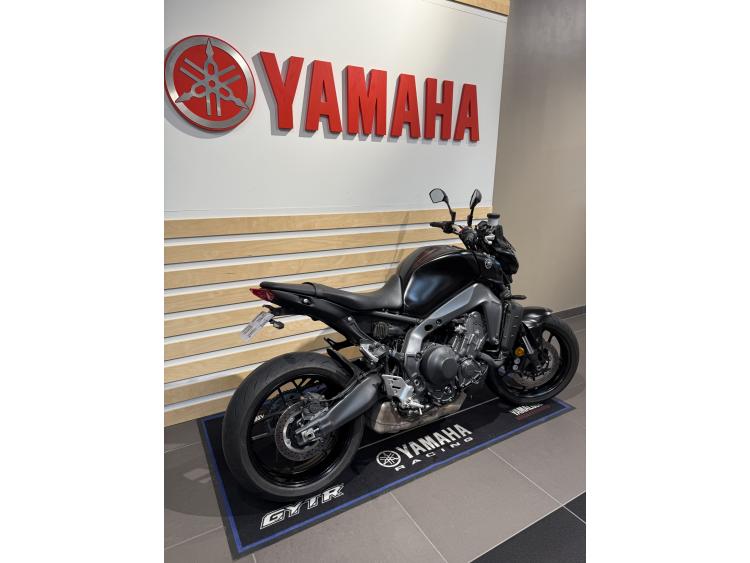 YAMAHA MT-09