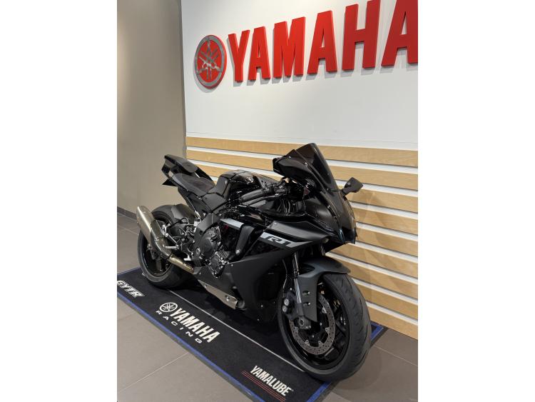 YAMAHA R1